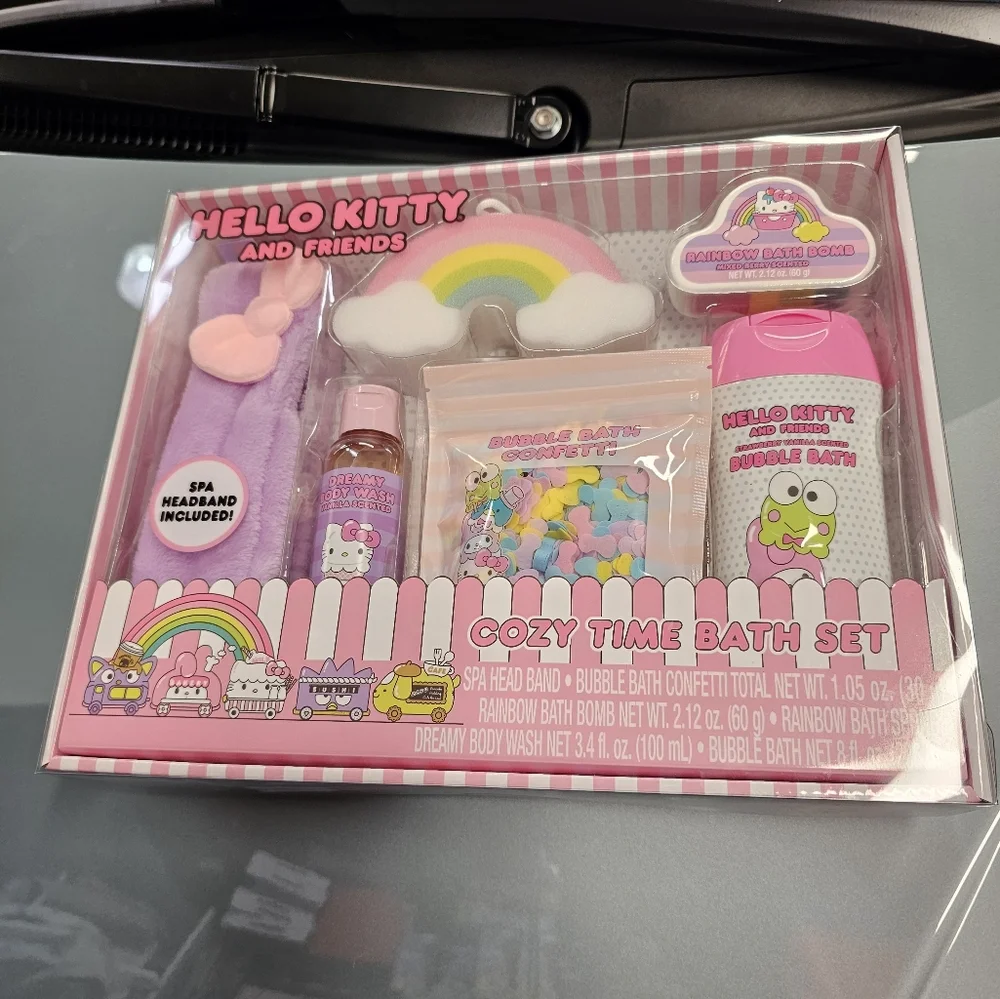 Cozy Time Bath Hello Kitty &Friends Set 6: spa head band, bath bomb,body…